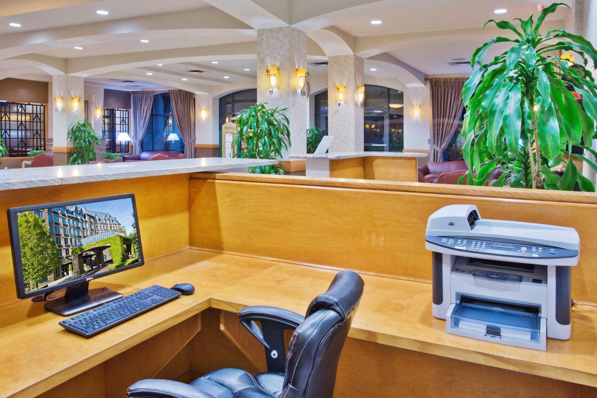 Holiday Inn & Suites North Vancouver By Ihg Экстерьер фото