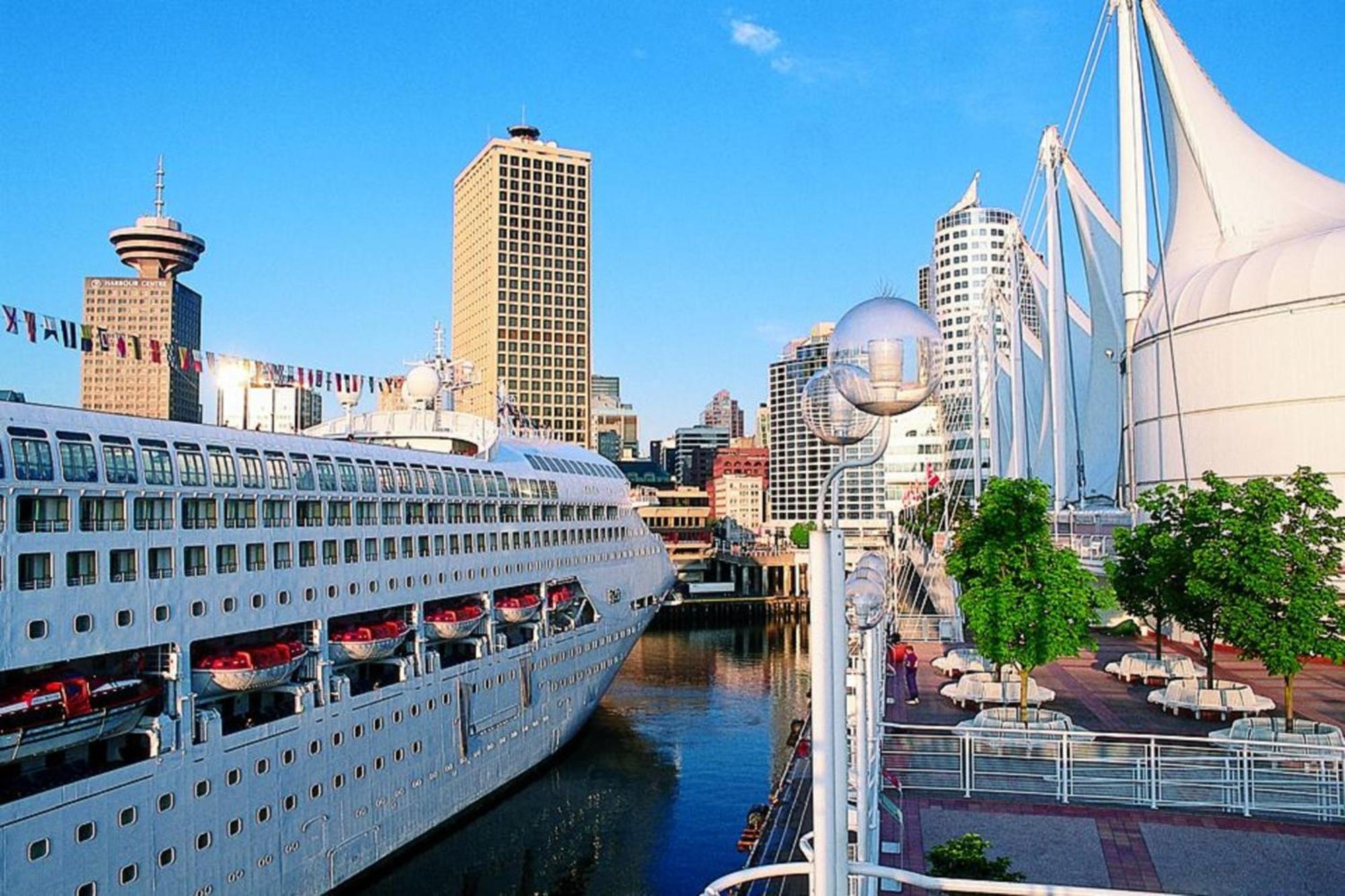 Holiday Inn & Suites North Vancouver By Ihg Экстерьер фото