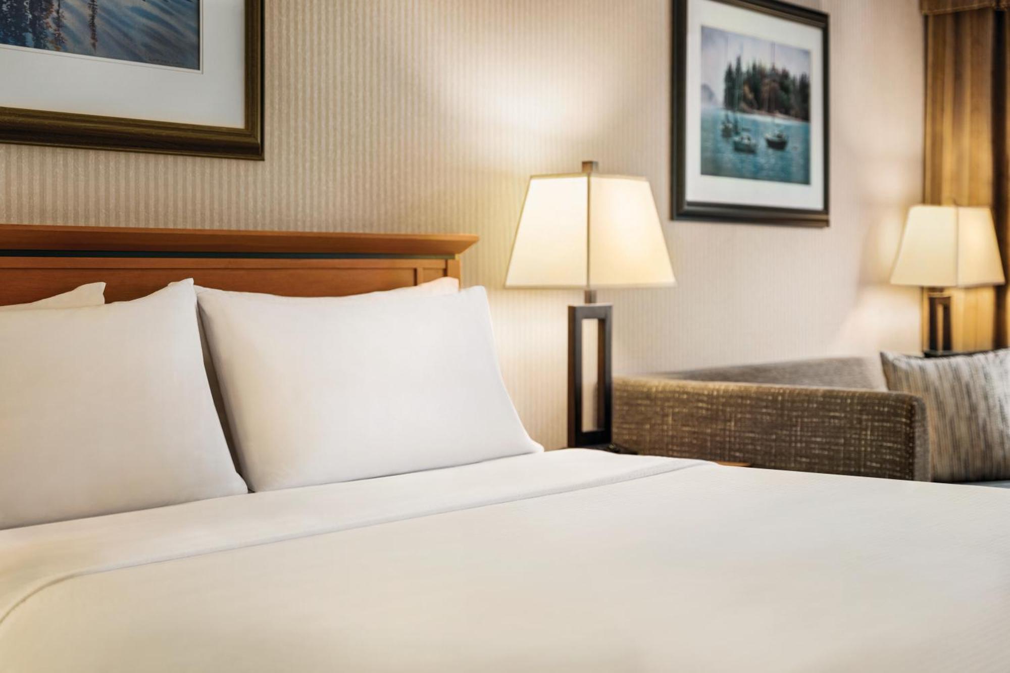 Holiday Inn & Suites North Vancouver By Ihg Экстерьер фото
