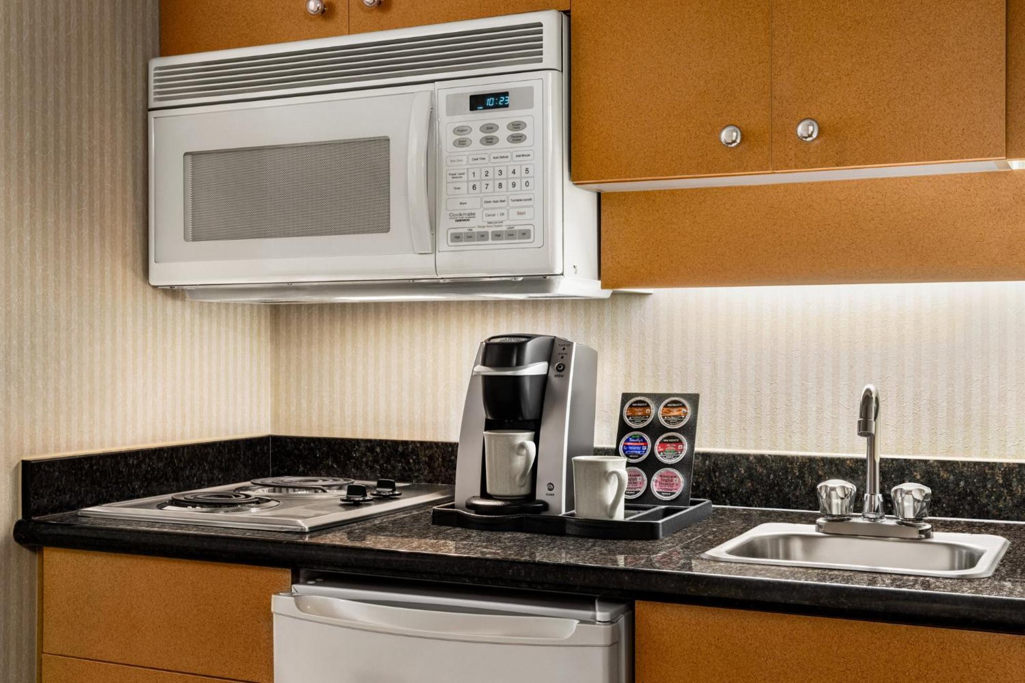 Holiday Inn & Suites North Vancouver By Ihg Экстерьер фото