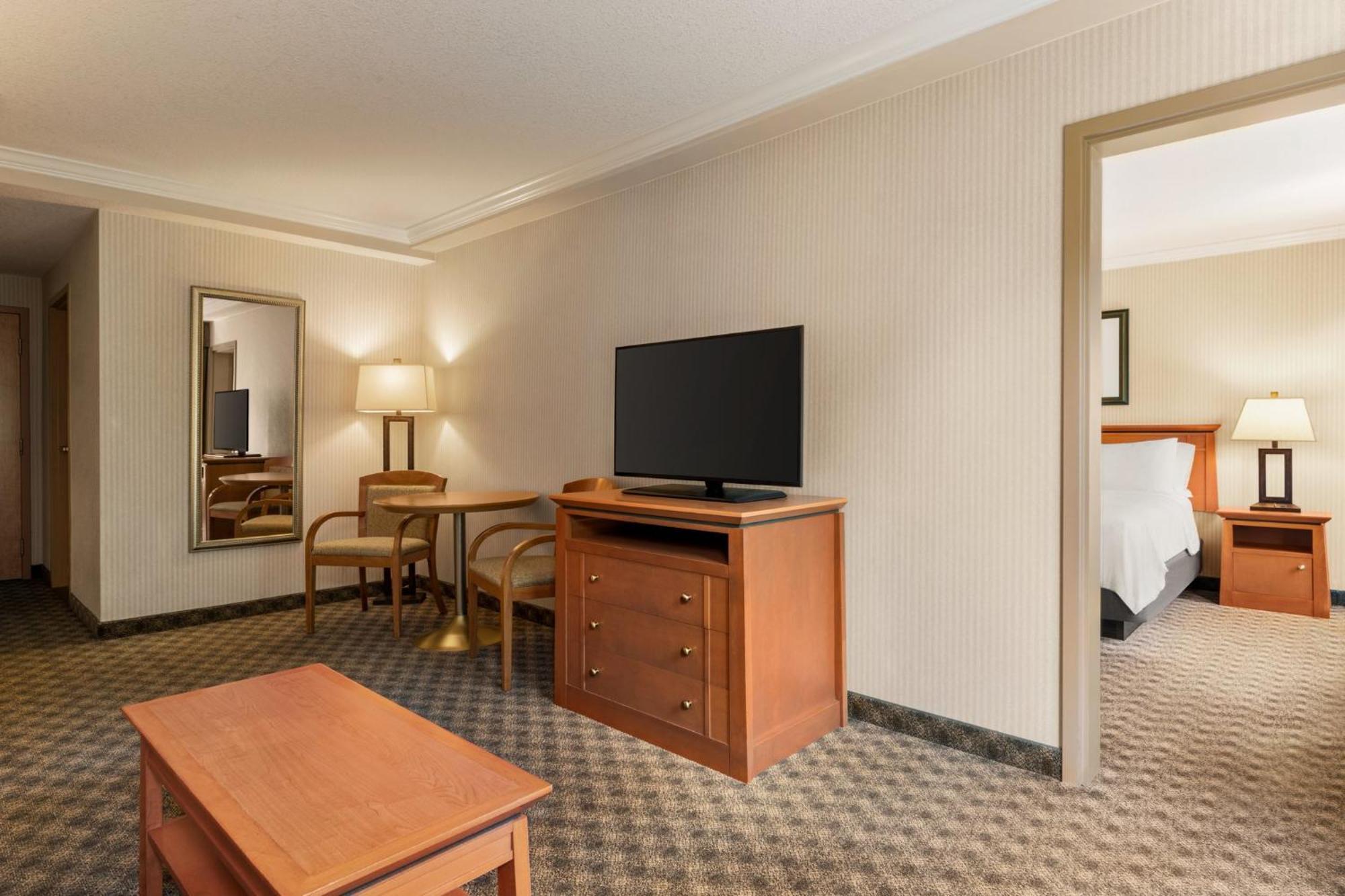 Holiday Inn & Suites North Vancouver By Ihg Экстерьер фото