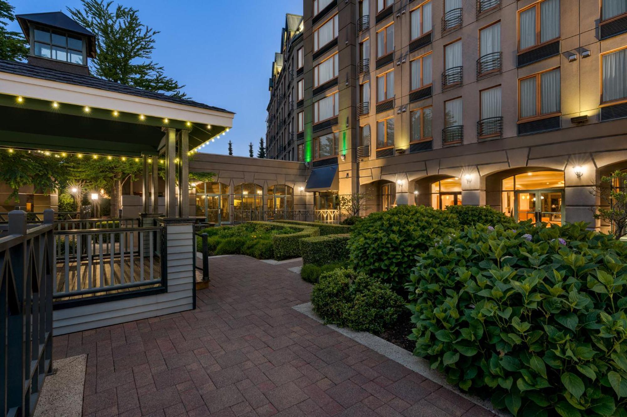 Holiday Inn & Suites North Vancouver By Ihg Экстерьер фото