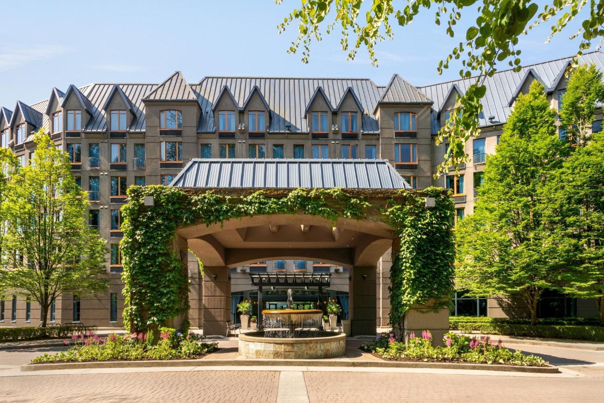 Holiday Inn & Suites North Vancouver By Ihg Экстерьер фото