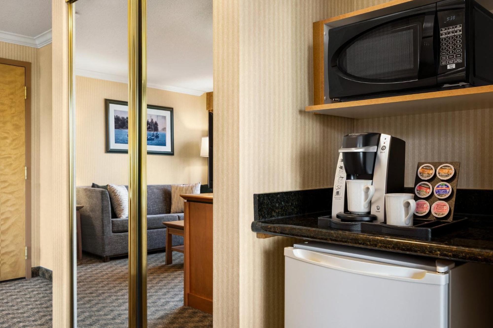 Holiday Inn & Suites North Vancouver By Ihg Экстерьер фото