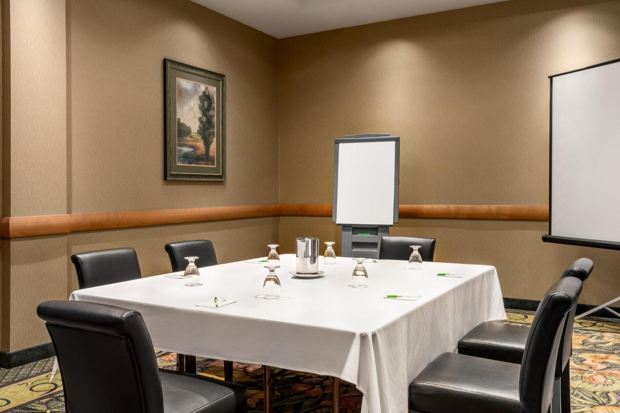 Holiday Inn & Suites North Vancouver By Ihg Экстерьер фото