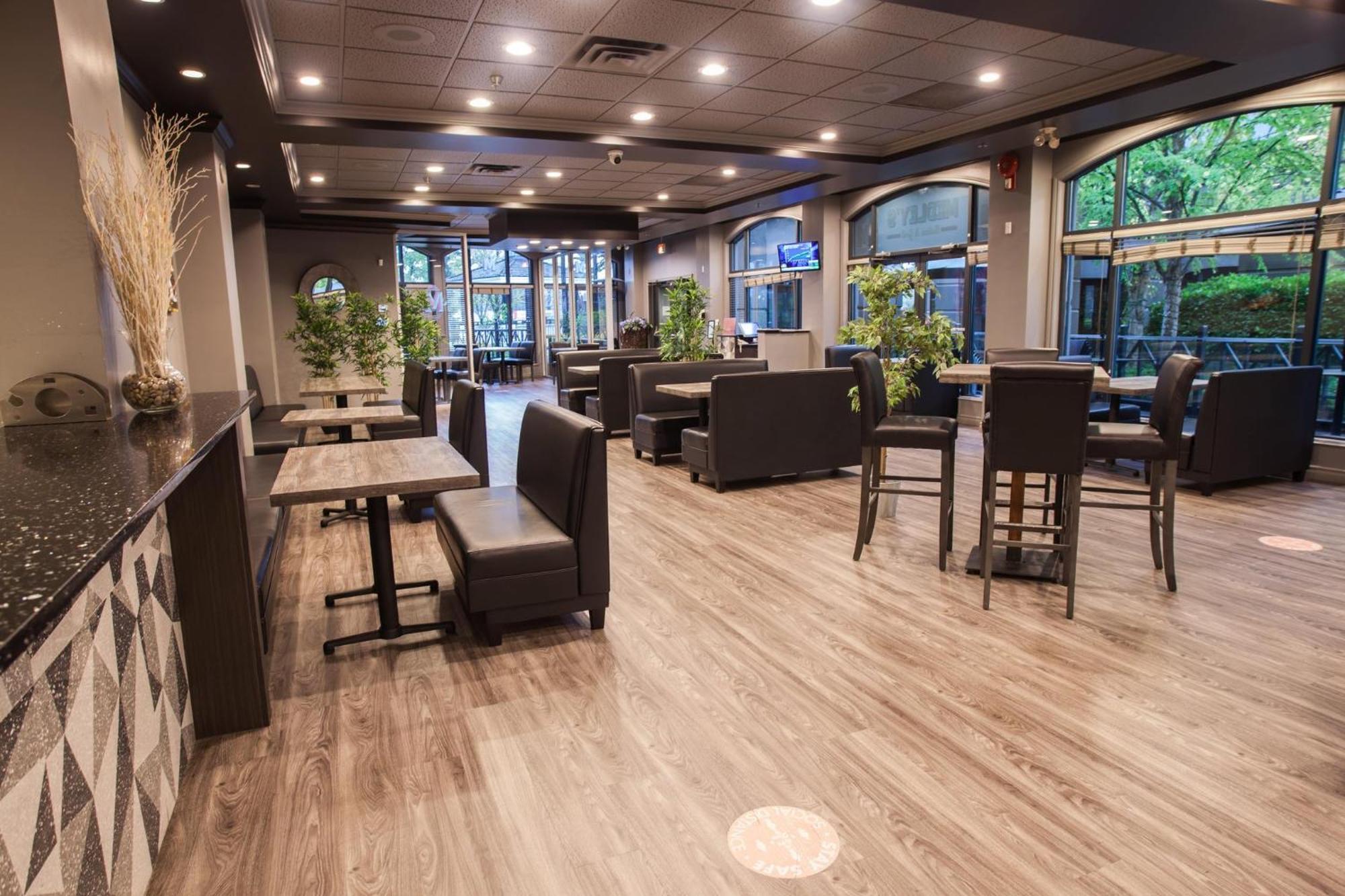 Holiday Inn & Suites North Vancouver By Ihg Экстерьер фото