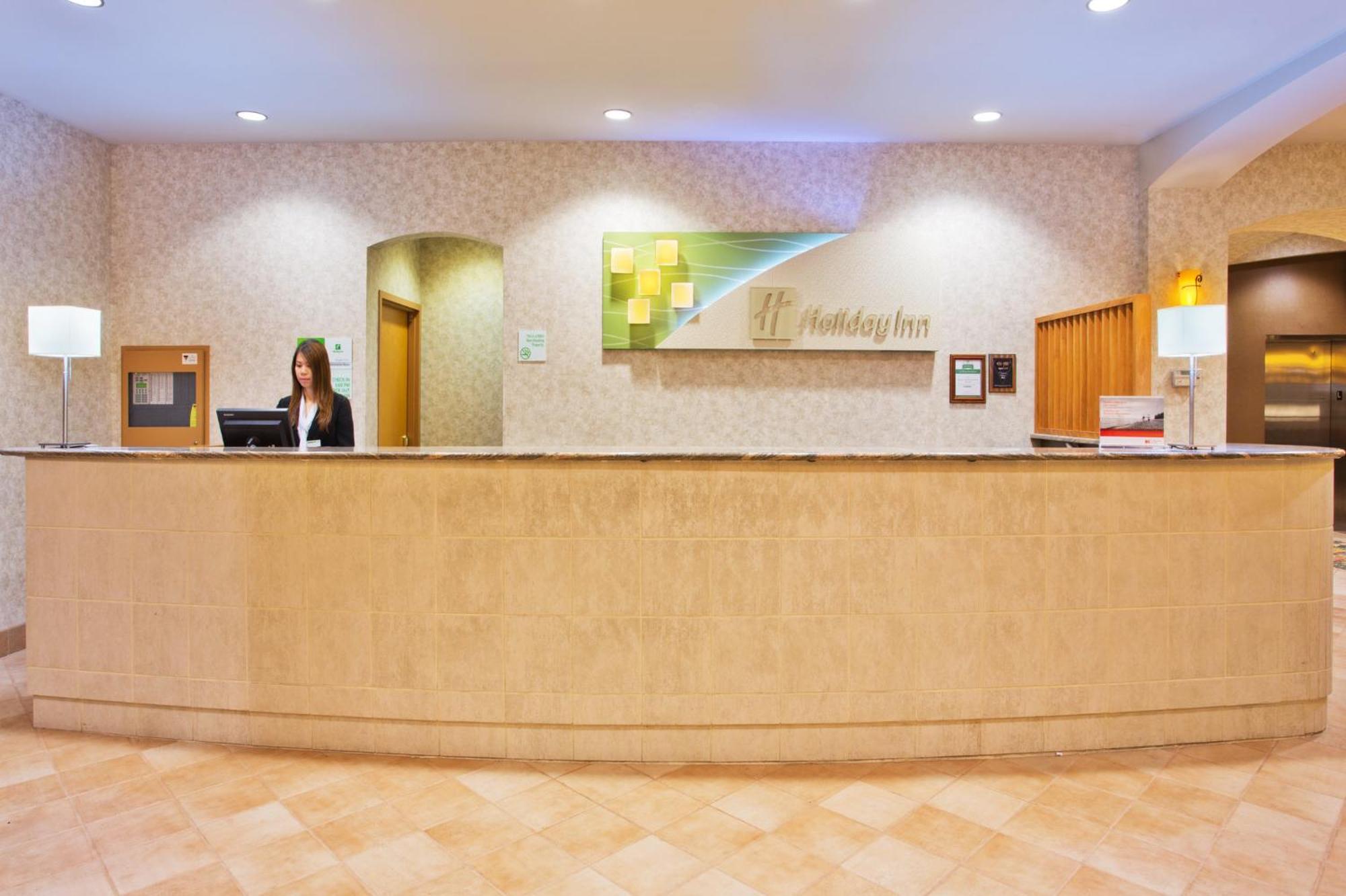 Holiday Inn & Suites North Vancouver By Ihg Экстерьер фото