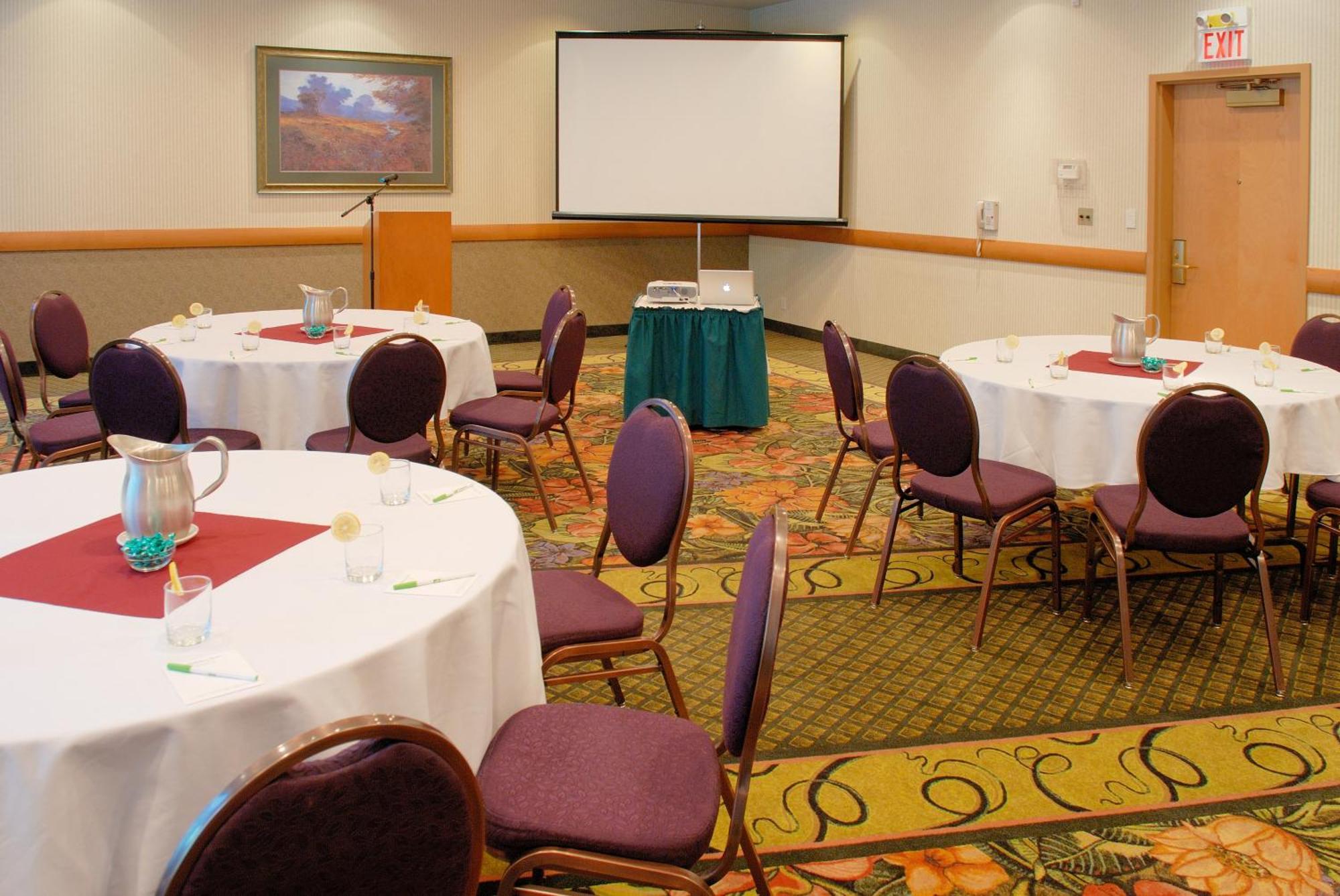 Holiday Inn & Suites North Vancouver By Ihg Экстерьер фото