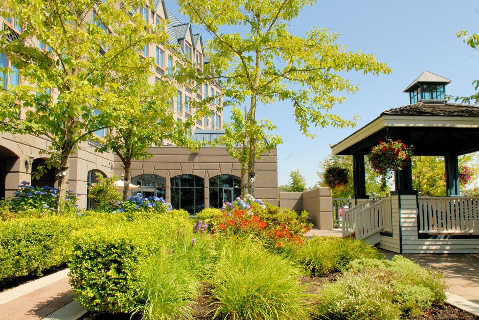 Holiday Inn & Suites North Vancouver By Ihg Экстерьер фото