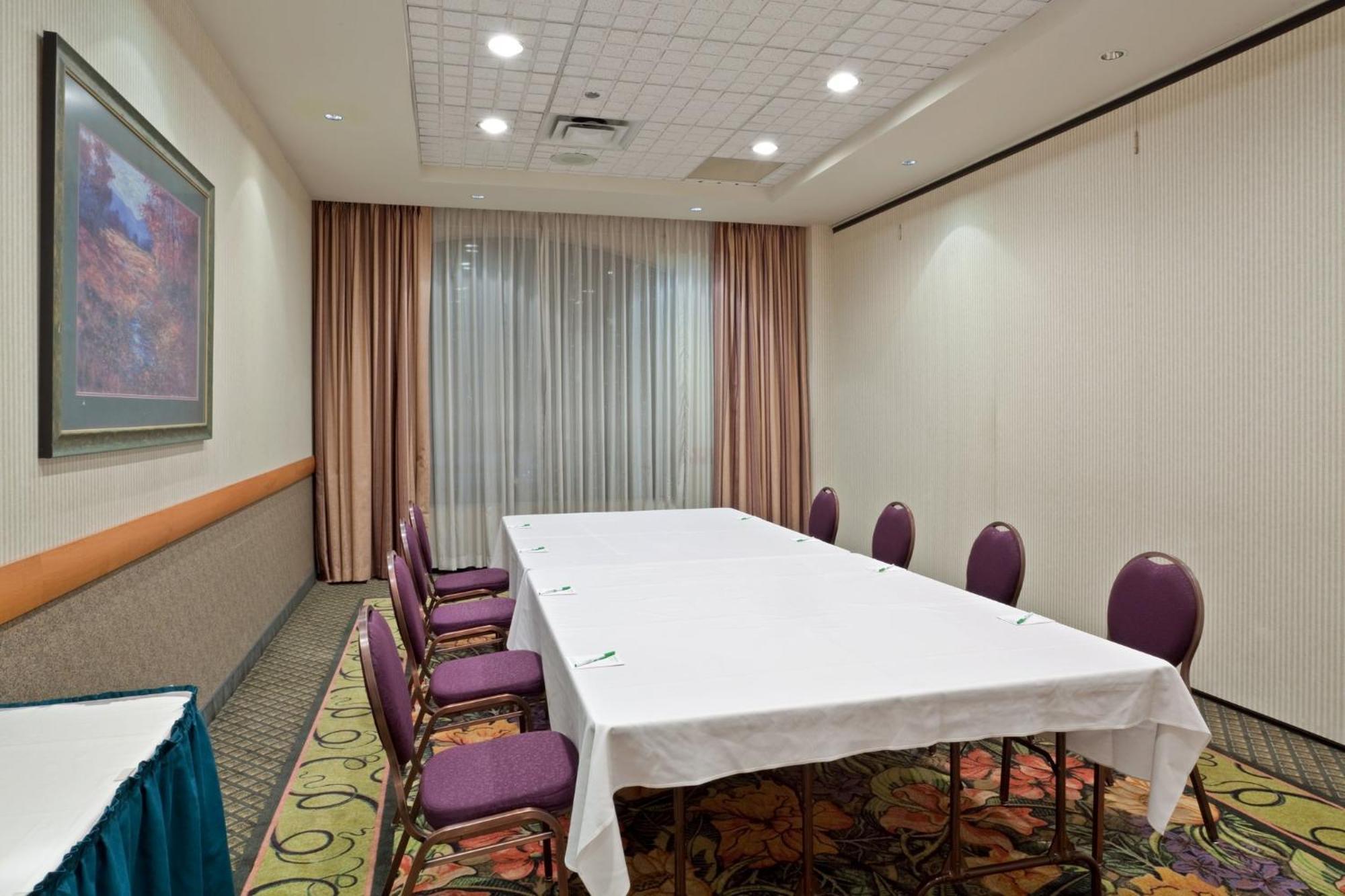 Holiday Inn & Suites North Vancouver By Ihg Экстерьер фото