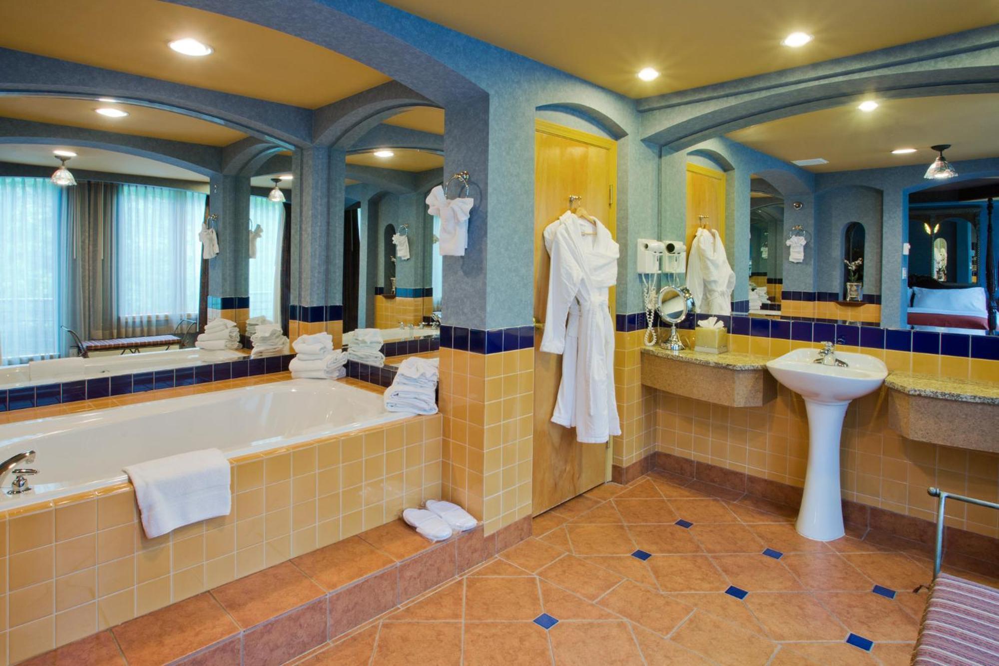 Holiday Inn & Suites North Vancouver By Ihg Экстерьер фото