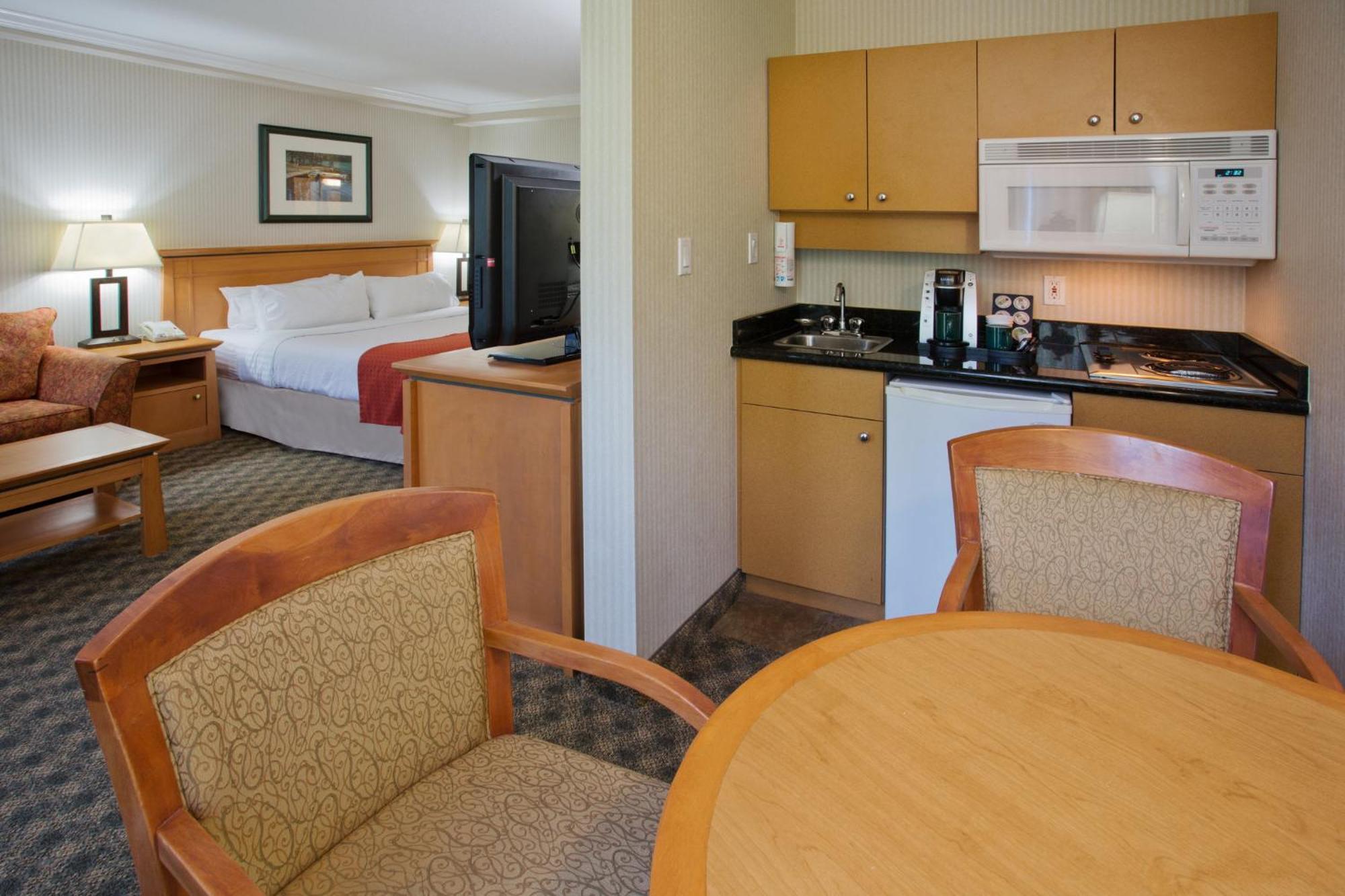 Holiday Inn & Suites North Vancouver By Ihg Экстерьер фото